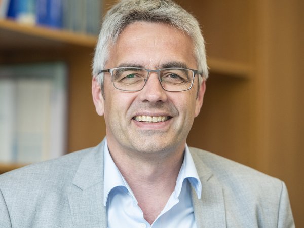 Prof. Dr. Markus Steffens